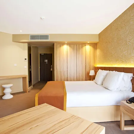 Hotel Western Le Paradou Sud. 3*