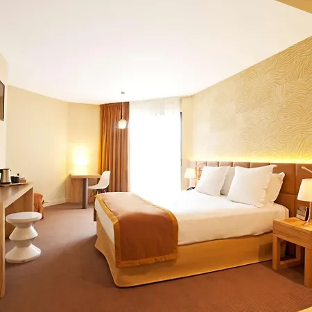 Hotel Western Le Paradou Sud. 3*